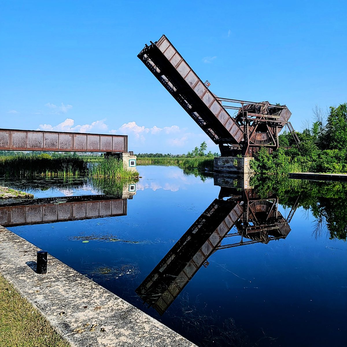 Smiths falls bascule bridge morning