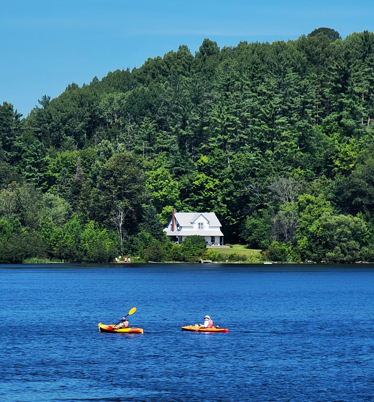 Wakefield gatineau riverside cottage kayak